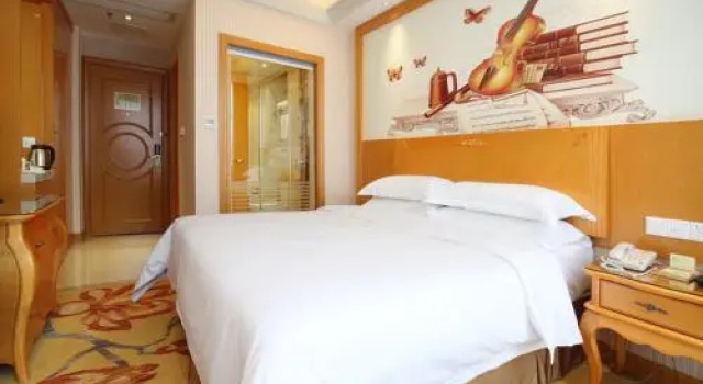 Vienna International Hotel Guangzhou Changlong Qifu Xincun, Забронировать Отель Бизнес-отели Guangzhou Area, 4* 5*