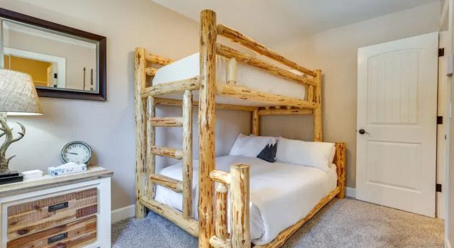 1 Mi to Main St: Breckenridge Retreat w/ Hot Tub!, Забронировать Апартаменты/квартира Апартаменты Брекенридж, Апартаменты/квартира