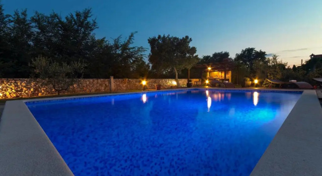 Villa NaNa - modern Villa with a pool surrounded by nature, Istria-Pula, Book Villa Valtura Pula Region