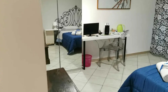 Double Room - Shared Bathroom 4 Min From the Center