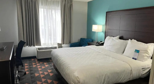 Номер Standard Clarion Pointe Indianapolis Northeast