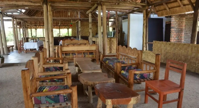 Forest Hog Safari Lodge, Buchen Sie Hotel Kabatoro Western Uganda