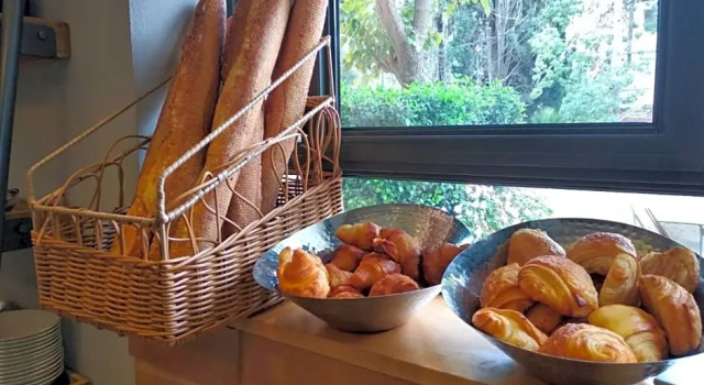 Standard- tredobbelt værelse med altan Jerusalem Castle Hotel