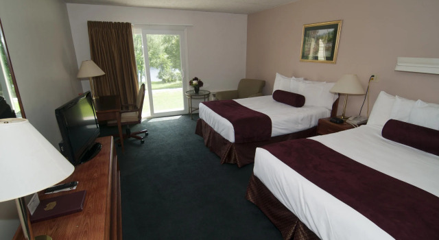 University Inn Academic Suites, Varaa Hotelli Hotellit New England uima-altaalla, Uima-allas