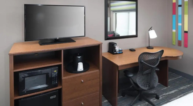 Четырёхместный номер Hearing Accessible Hampton Inn & Suites Chicago North Shore