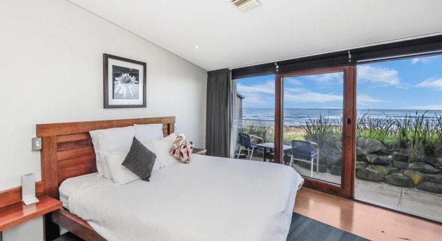 Hearns Beachside Villa 3, Prenota Villa Port Fairy Victoria