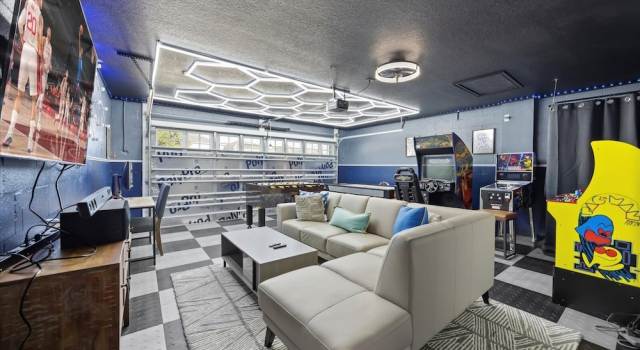 Champions Gate Oasis: Private Pool & Arcade Fun! 6 Bedroom Villa by RedAwning, Забронировать Вилла Отели Фор Корнерз с бассейном, Бассейн