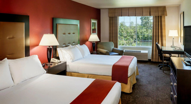 Четырёхместный номер Standard Holiday Inn Express Corvallis-On the River by IHG