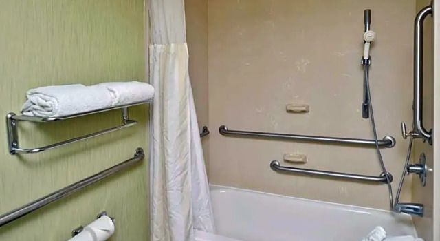 Четырёхместный номер Deluxe Hilton Garden Inn Indianapolis/Carmel