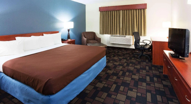 Двухместный номер Standard AmericInn by Wyndham Austin