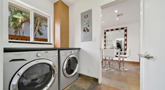 Upscale Modern Beach W/ Saltwater Pool 3 Bedroom Home, Забронировать Дом для отпуска Виллы Лодердейл-бай-Си, рядом с Sea Ranch Village Shopping Center, Вилла