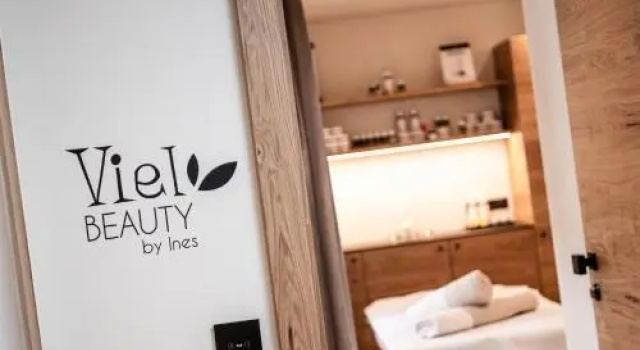 Viel Nois Guest House, Забронировать Отель «постель и завтрак» Фунес Valle Isarco
