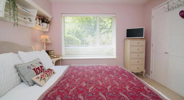 Aston Henry James Stunning one bedroom apartment in Royal Windsor, Varaa Huoneisto Asunnot kohteessa Merseyside, Huoneisto