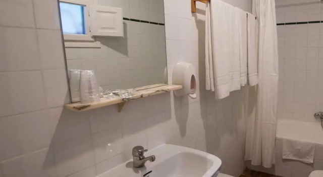 Четырёхместный номер Economy Hostal Posada Huecar