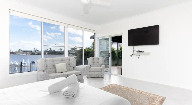 Коттедж 21 Melaleuca Drive - Waterfront - Pet Friendly - Stone Real Estate Yamba