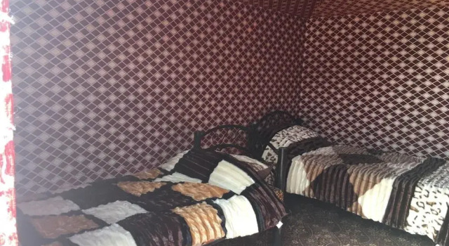 Wadi rum open view camp, Book Campingplads Hoteller i Akaba med morgenmad, Morgenmad