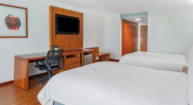 Четырёхместный номер Standard TRYP by Wyndham Guayaquil Airport