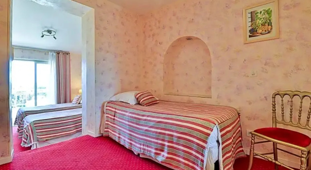 Трёхместный номер Standard Logis Le Relais Imperial