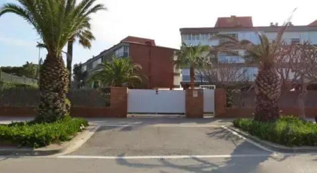 Gava 2 Beachfront Penthouse, Varaa Hotelli Gava Baix Llobregat