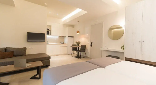 Трёхместный номер Standard с балконом ANTEL Suites & Apartments