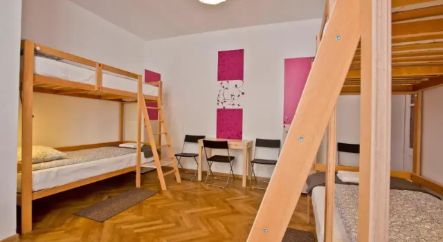 Кровать в общем номере (женский номер) Centrum House Hostel