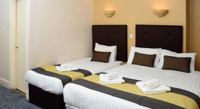 Трёхместный номер Standard Rose Court Hotel
