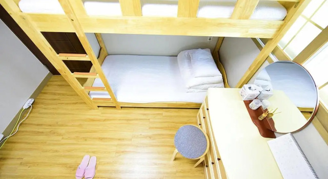 Кровать в общем номере (мужской номер) Ganderak Guesthouse