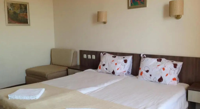 Полулюкс Hotel Laguna