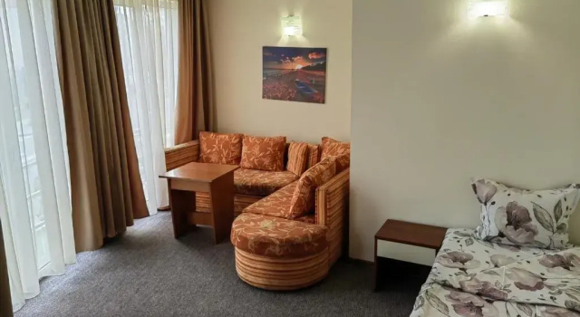 Четырёхместный номер Standard с балконом Family Hotel Diana