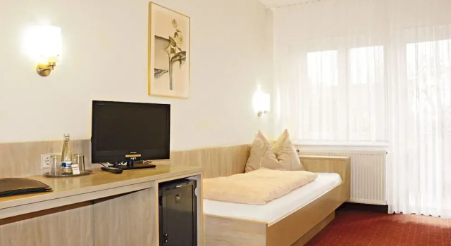 Hotel Zum Hirsch Wörth am Rhein, Prenota Hotel Woerth am Rhein 