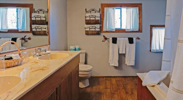 Люкс с балконом 5 Ojo Inn Bed and Breakfast