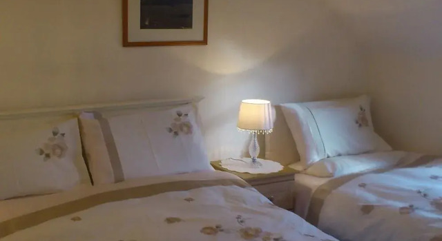 Christines Guest House, Забронировать Гостевой дом Отели Инвернесс с парковкой, рядом с Природный заповедник Меркинч, Парковка