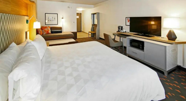 Люкс Deluxe Holiday Inn Hotel & Suites - Calgary Airport North by IHG