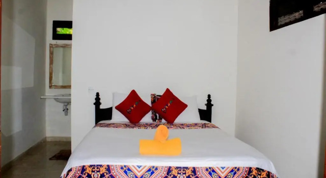 COCONUT BEACH BUNGALOWs & WARUNG 2, Boek Hotel Goedkope hotels in Bali