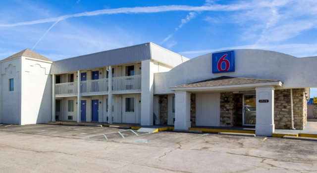 Motel 6 Indianapolis, IN – South, Prenota Motel Hotel a Indiana con parcheggio, Parcheggio