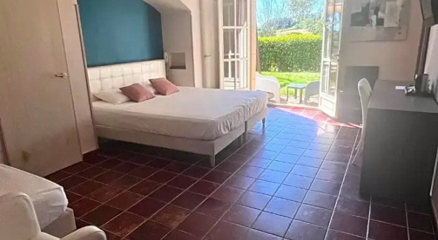 Трёхместный номер Standard с красивым видом из окна Logis Hôtel Restaurant La Bergerie