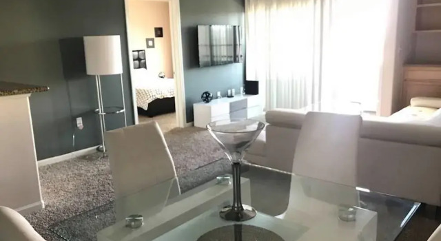 Amazing Apartments near the grove, Забронировать Апартаменты/квартира Отели Лос-Анджелеса с парковкой, рядом с Albertson Wedding Chapel, Парковка