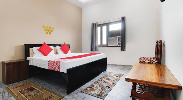 OYO 71269 Hotel Goswami's, Забронировать Отель Отели Алигарха 3 звезды, 3*