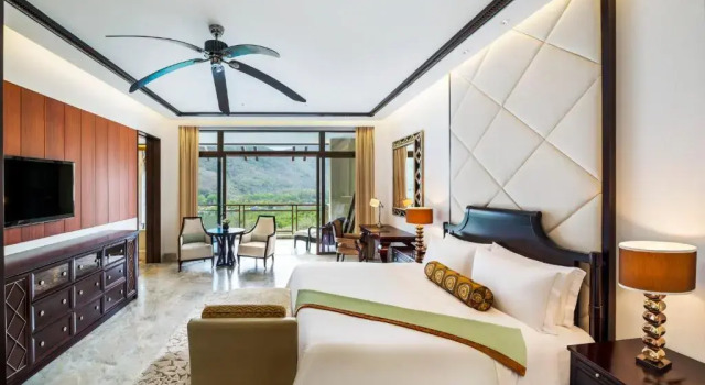Двухместный номер с балконом Курорт The St. Regis Sanya Yalong Bay