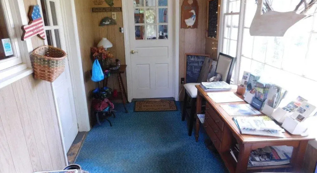 Goose Pond Inn Bed & Breakfast, Забронировать Отель Норт-Крик Adirondack Mountains, рядом с Железнодорожный музей Норт-Крик