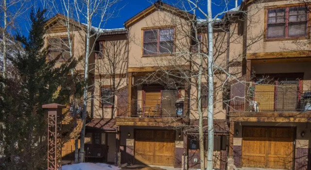 Elkhorn Townhome 1947 Townhouse, Забронировать Отель Отели Орей с парковкой, рядом с Bear Creek National Recreation Trail, Парковка