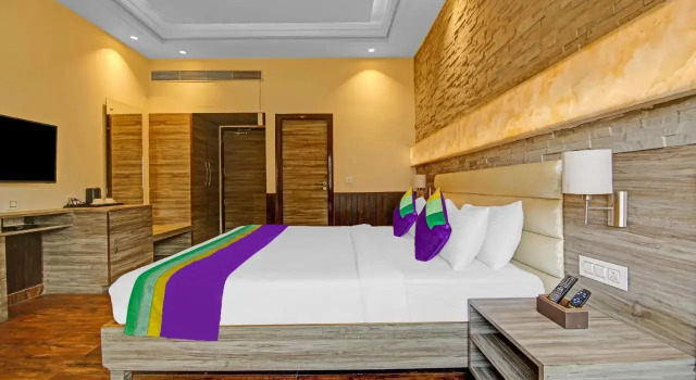 Treebo Premium Arista, Rezervovat Hotel Hotely v Punjab s parkováním, Parkování