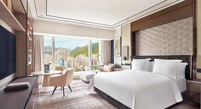 Двухместный номер Premier с видом на вершины Four Seasons Hotel Hong Kong