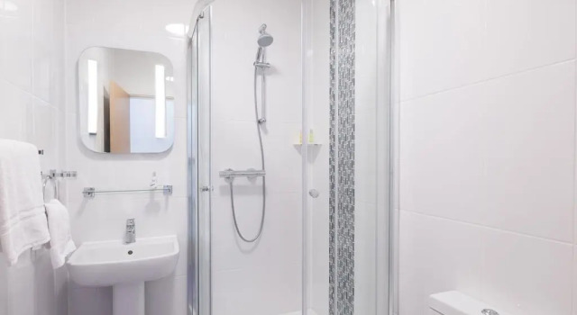 Трёхместный номер Standard Signature Hotel London