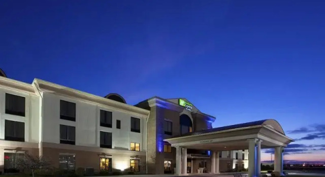 Люкс с 2 комнатами Holiday Inn Express Hotel & Suites Bowling Green by IHG