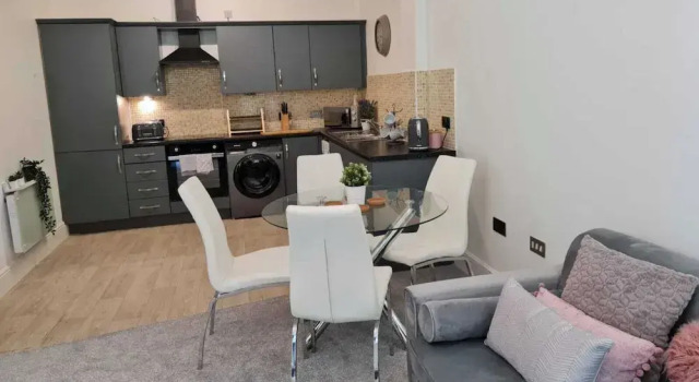 2 Bed Woodland Retreat - Garden & Free Parking, Varaa Huoneisto Asunnot kohteessa Merseyside, Huoneisto