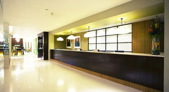 Waterfront Manila Pavilion Hotel & Casino, Забронировать Отель Эрмита 