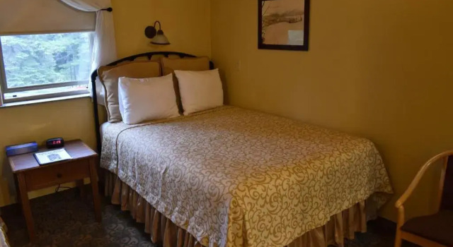 Четырёхместный номер Standard Exit Glacier Lodge