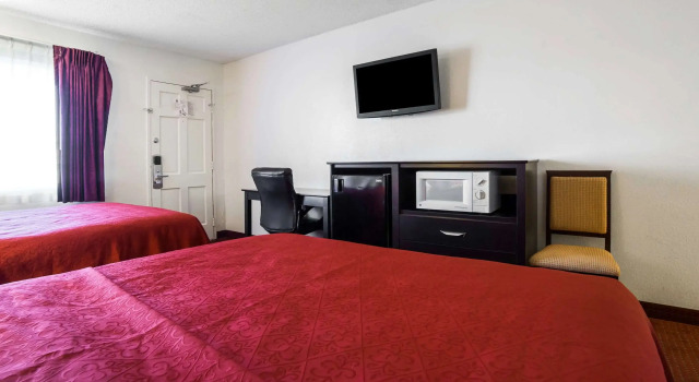 Четырёхместный номер Standard Rodeway Inn Kingman Route 66