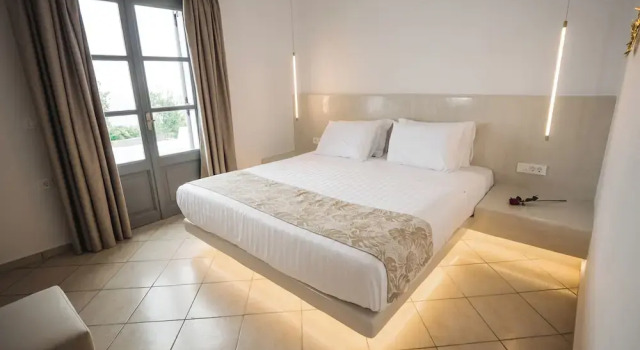 Anthemis Suites, Забронировать Гостевой дом Отели Имеровиглион с бассейном, Бассейн